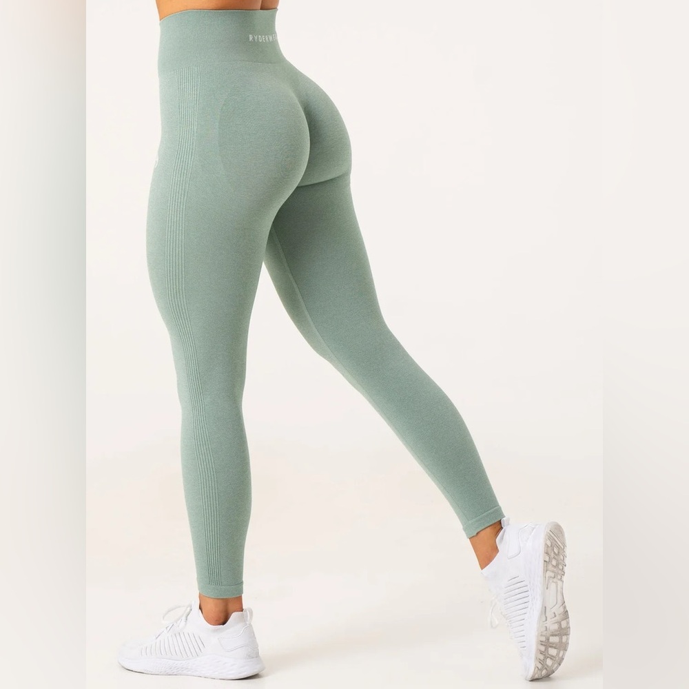 Ryderwear - NEVER WORN- Aspire Seamless Leggings in Sage green